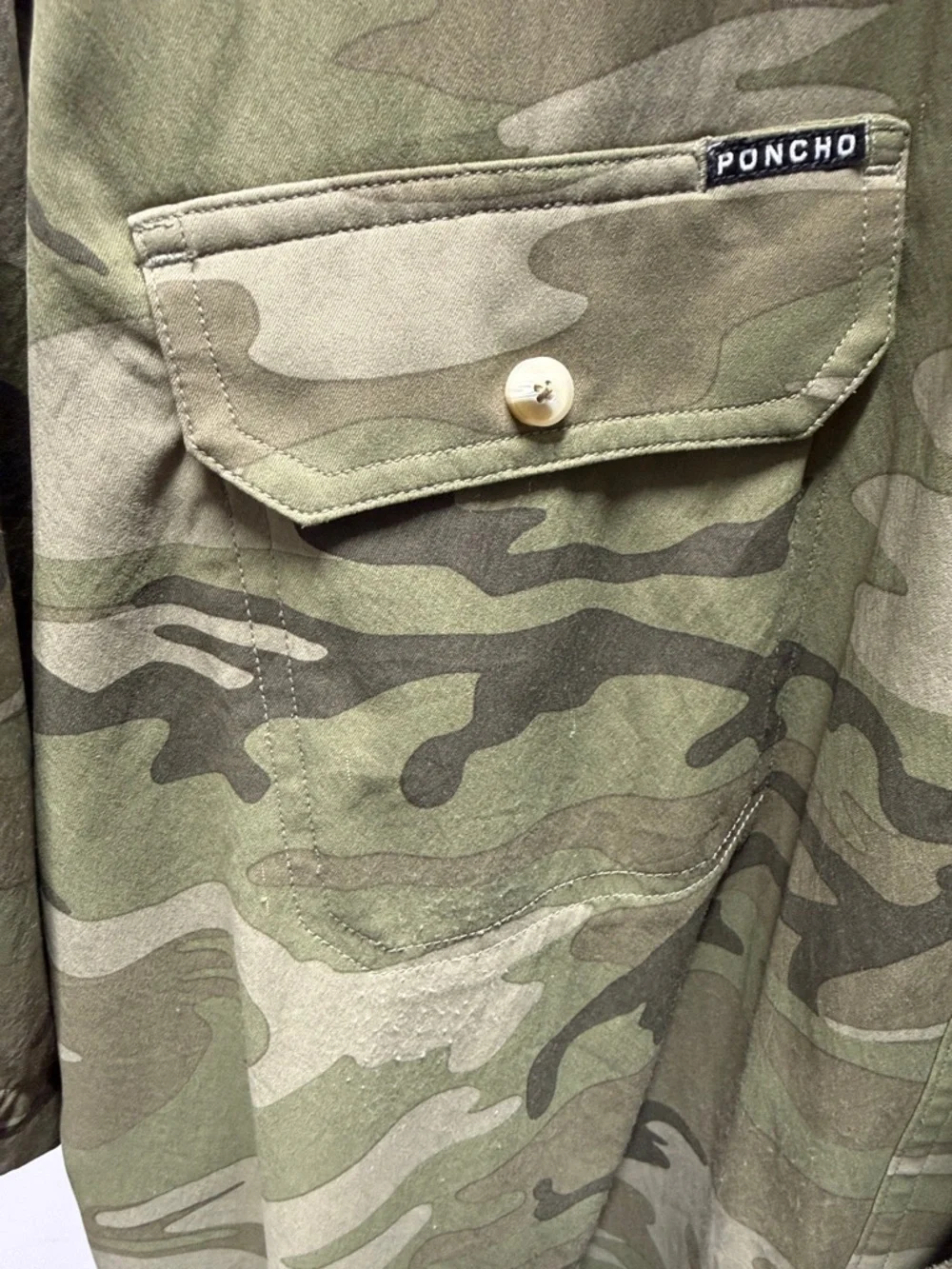 Poncho Men’s Camouflage Short-Sleeve Button-Down Shirt - Green Camo - Picture 3 of 7